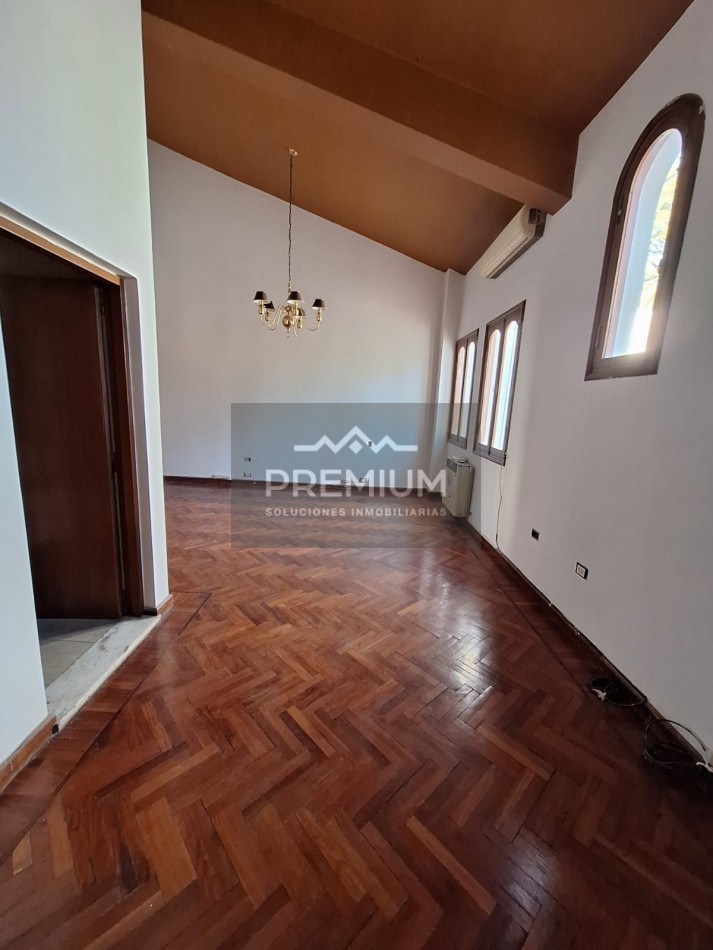 Casa en venta Av Belgrano 1400