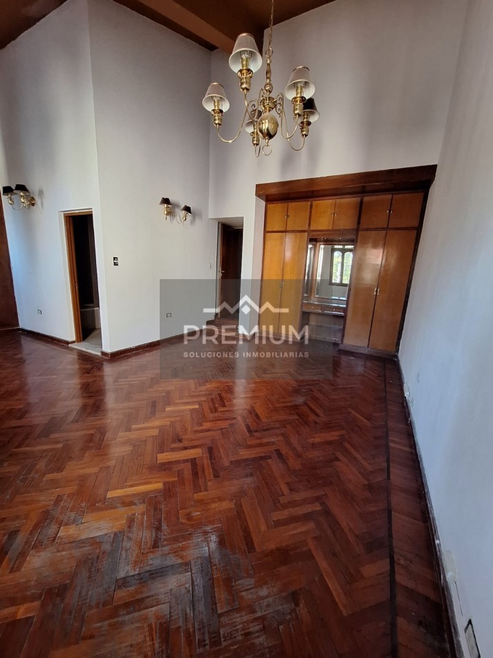 Casa en venta Av Belgrano 1400