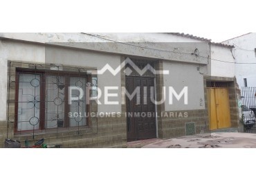 CASA EN VENTA SOBRE CALLE SAN LUIS ( ZONA COMERCIAL) 