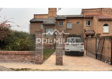 CASA EN VENTA LA ALMUDENA - 3 DORMITORIOS - PILETA